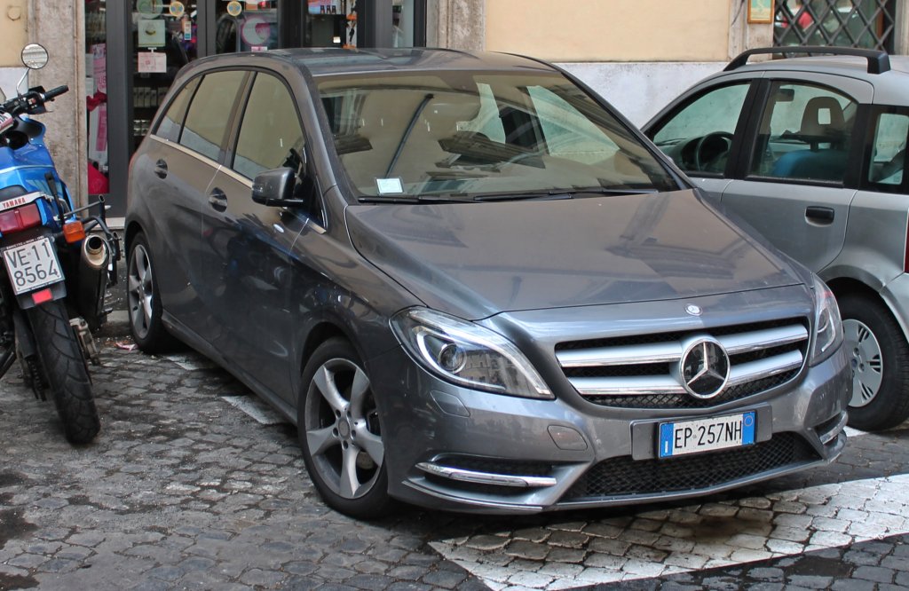 Frontansicht von einer Mercedes A-Klasse am 17.05.2013 in Rom.