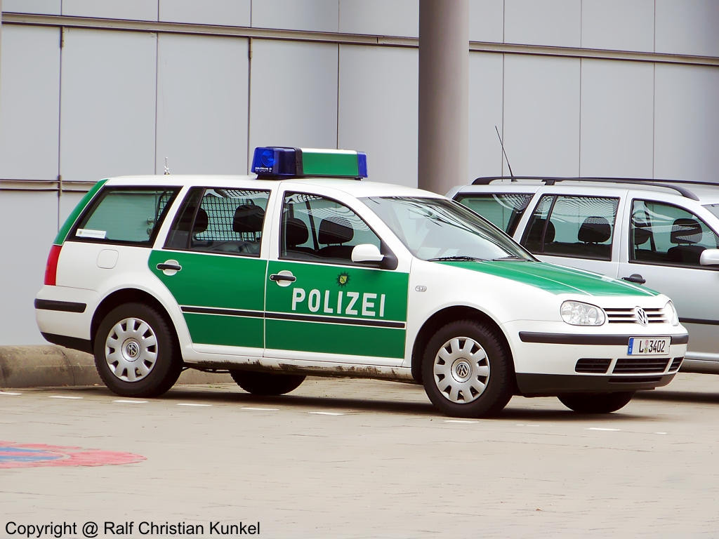 German Police Car pictures - VW/Audi of course