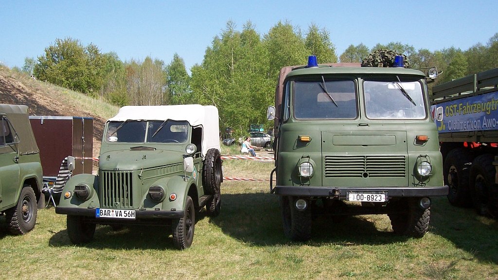 GAZ-69 und Robur LO als Polizeifahrzeuge beim 3. OST-Fahrzeug-Treffen auf dem Flugplatz Finow am 25.04.2009