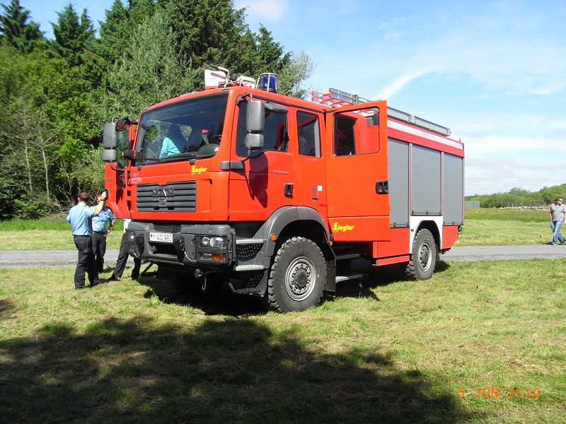 Gebäudebrandfahrzeuge (TLF 20/28-2,8) der Spez. Pioniere 164 aus Husum am Tdot in Husum am 05.06.2010 aufgenommen.