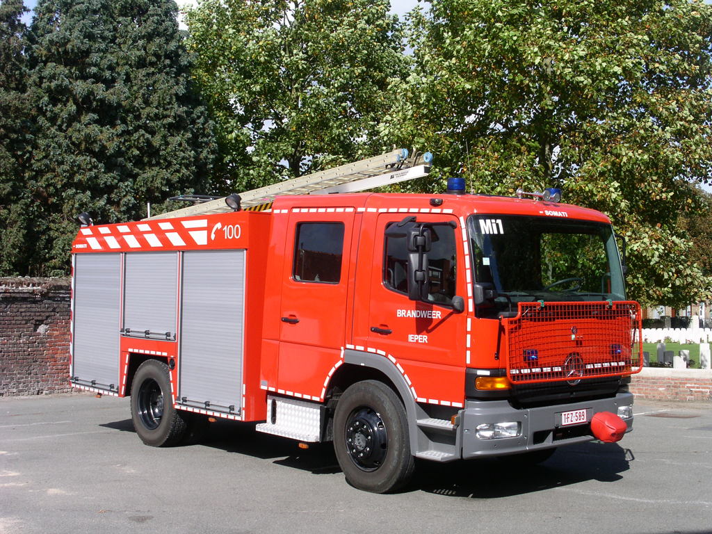 Gertewagen Mercedes-Benz Atego 1225F Aufbau Somati der Feuerwehr Ieper, Aufnahme am 30.09.2006