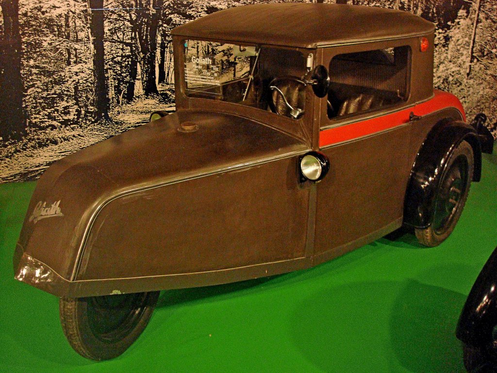 Goliath Pionier, Baujahr 1932, 1-Zyl.-Motor mit 198ccm und 5,5PS, Vmax.50Km/h, ein damals steuer-und fhrerscheinfreier 2-Sitzer von Borgward, Automuseum Fritz B.Busch, Aug.2012