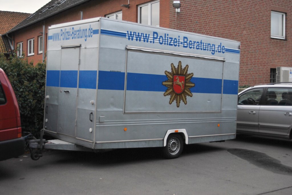 Hnger, mit Polizeiberatung, gesehen in Lehrte am 26.10.2010.