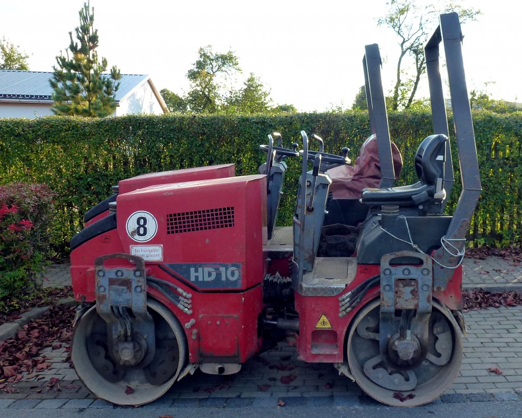 Hamm HD10 Walzenfahrzeug auf einer Baustelle. Foto 03.10.12