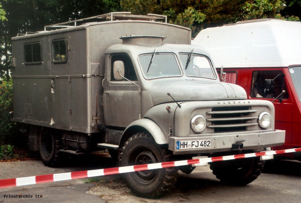 Hanomag Oldtimer; wohl ein ehemaliges Bw-Fahrzeug, jetzt ein privates Wohnmobil, gesehen Juli 2008 in Heiligendamm