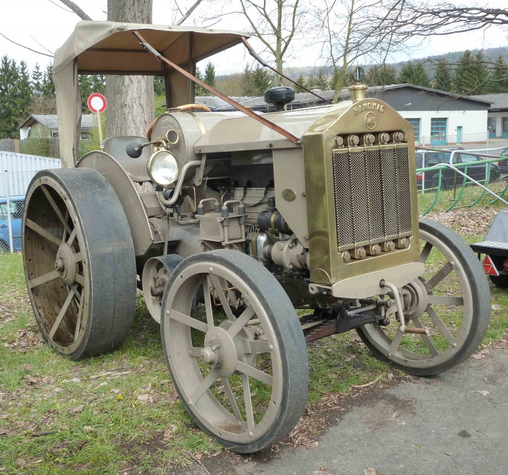 Hanomag WD steht bei der Oldtimerausstellung der Traktor-Oldtimer-Freunde Wiershausen, April 2012

