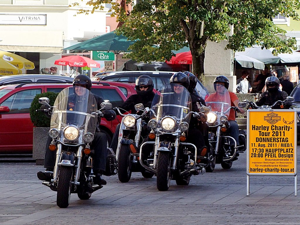 Harley-Charity-Tour2011 macht in Ried i.I. einen Zwischenstopp;110811
