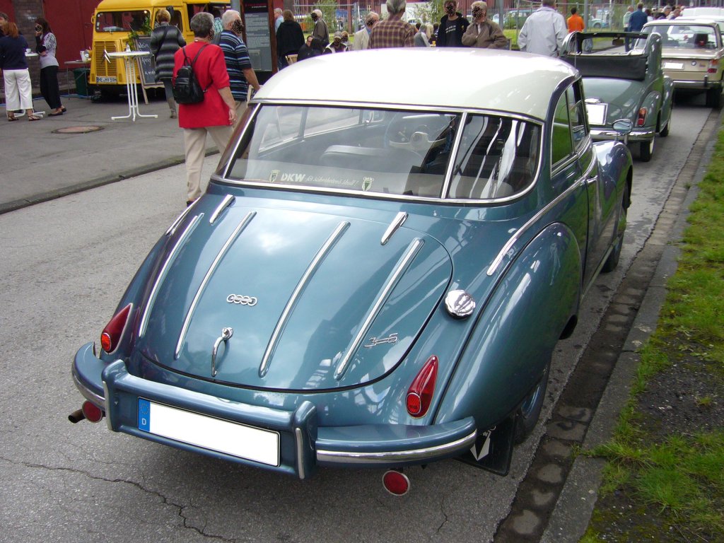 Heckansicht einer 2-trigen DKW 3=6 Limousine. Oldtimertreffen Kokerei Zollverein am 07.08.2011.
