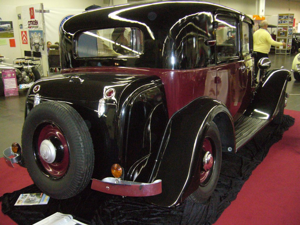 Heckansicht einer 4-trigen Citroen  Rosalie  Limousine. 1932 - 1938. Techno Classica am 25.03.2012.