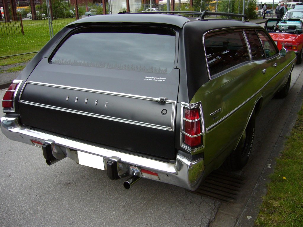 Heckansicht eines 1971´er Dodge Coronet Wagon. Oldtimertreffen Kokerei Zollverein am 01.07.2012.
