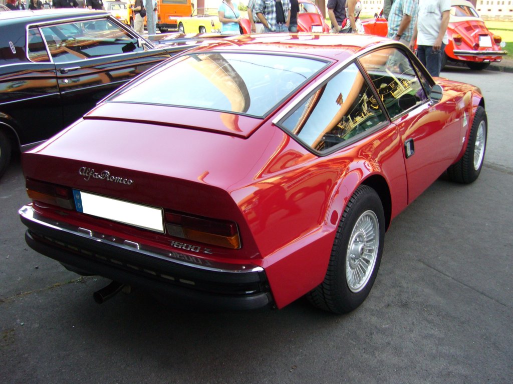 Heckansicht eines Alfa Romeo 1600 Junior Zagato. 1972 - 1975. Oldtimertreffen Kokerei Zollverein am 02.10.2011.