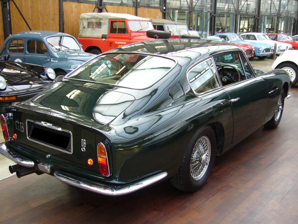 Heckansicht eines Aston Martin DB 6 Vantage. 1965 - 1970. Classic Remise Dsseldorf am 05.02.2012.