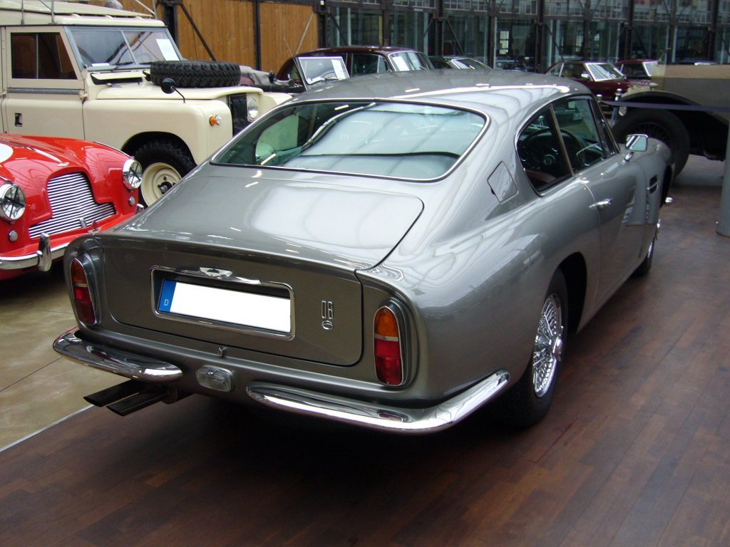 Heckansicht eines Aston Martin DB6. 1965 - 1970. Classic Remise Dsseldorf am 03.03.2013.