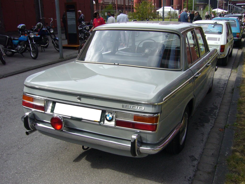 Heckansicht eines BMW 1800. 1963 - 1971. Oldtimertreffen Kokerein Zollverein am 02.09.2012.