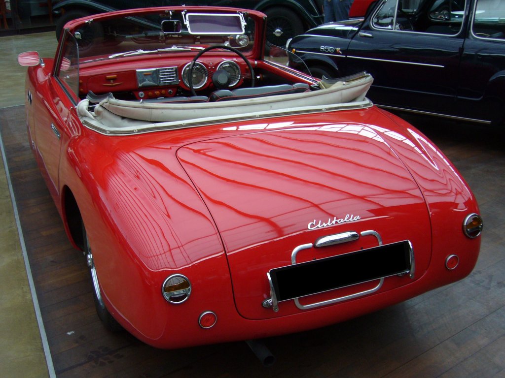 Heckansicht eines Cisitalia 202 C Spider. 1947 - 1952. Auf Basis des von Pininfarina gezeichneten Coupes, entwarf Alfredo Vignale dieses wunderschne Cabriolet, von dem lediglich 170 Einheiten produziert wurden. Der 4-Zylinderreihenmotor leistet 50 PS aus 1.089 cm Hubraum. Classic Remise Dsseldorf am 21.04.2013.