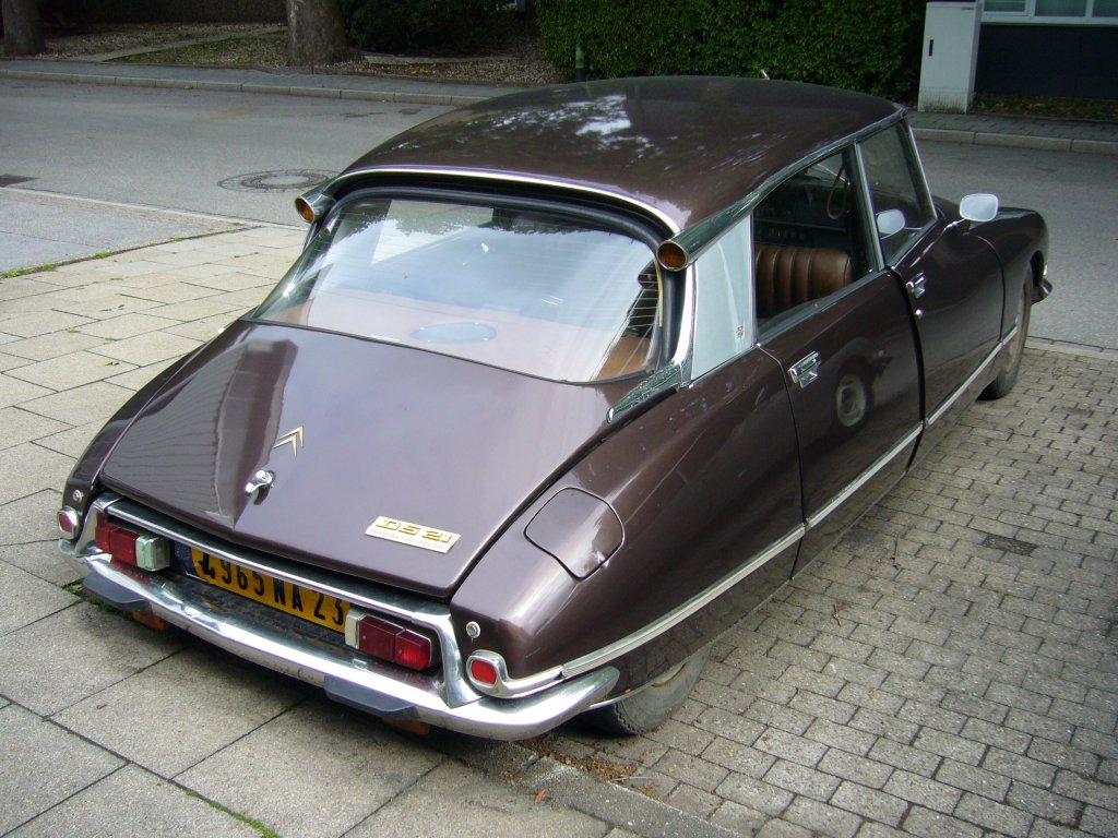Heckansicht eines Citroen DS 21 Special, produziert von 1969 - 1975. Essen 24.06.2011.