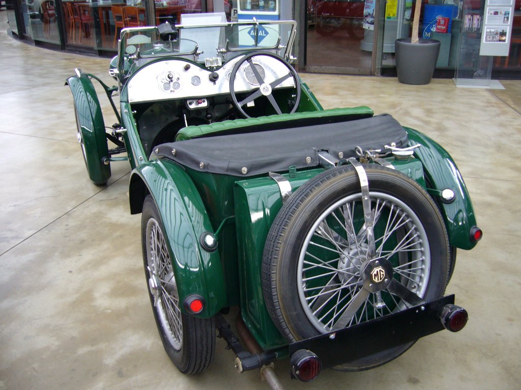 Heckansicht eines MG J2 Midget. 1932 -1934. Classic Remise Dsseldorf am 14.07.2012.