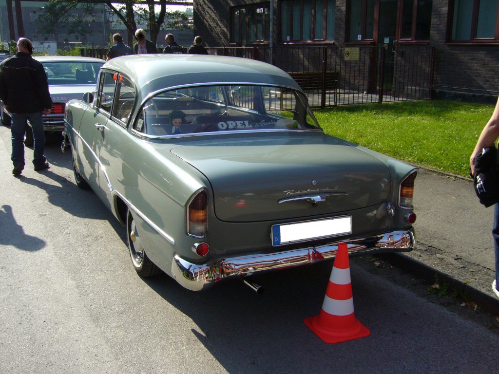 Heckansicht eines Opel Rekord P1. 1958 - 1960. Oldtimertreffen Kokerei Zollverein am 02.10.2011.