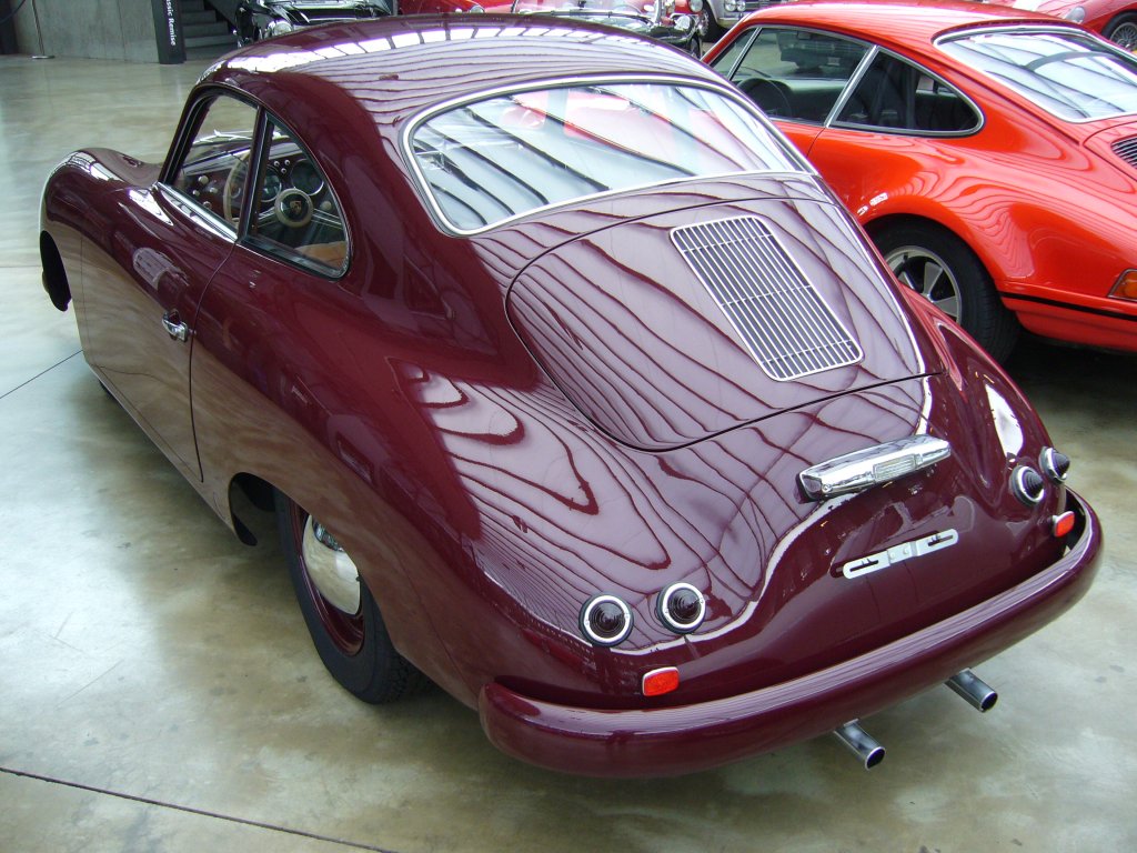 Heckansicht eines Porsche 356 Coupe der noch bei Reutter in Stuttgart montiert wurde. Classic Remise Dsseldorf am 25.08.2012.