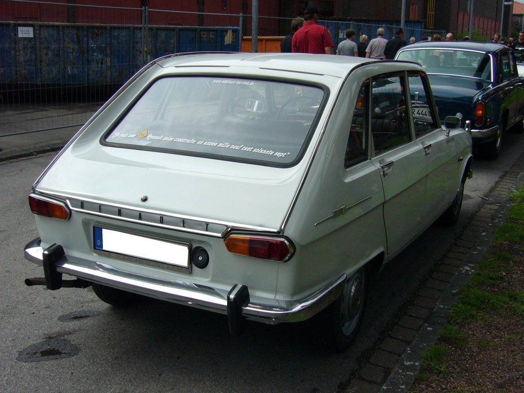 Heckansicht eines Renault 16. 1965 - 1980. Oldtimertreffen Kokerei Zollverein am 04.09.2011.
