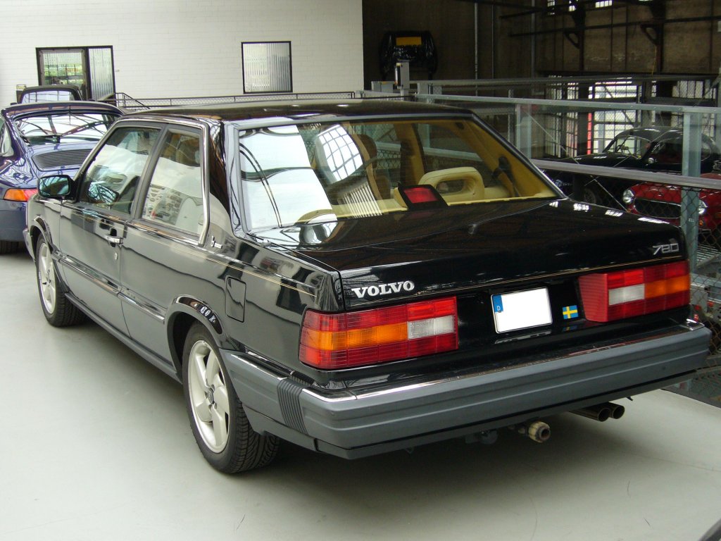 Heckansicht eines Volvo 780 Bertone Coupe. 1985 - 1991. Dieses Coupe auf Basis des 760´er galt als Nachfolger des Volvo 262C. Dieses ca. 8.500 mal gebaute Auto wurde offiziell nie in Deutschland verkauft. Der Groteil der Produktion ging in die USA. Dsseldorfer Meilenwerk 14.05.2011.
