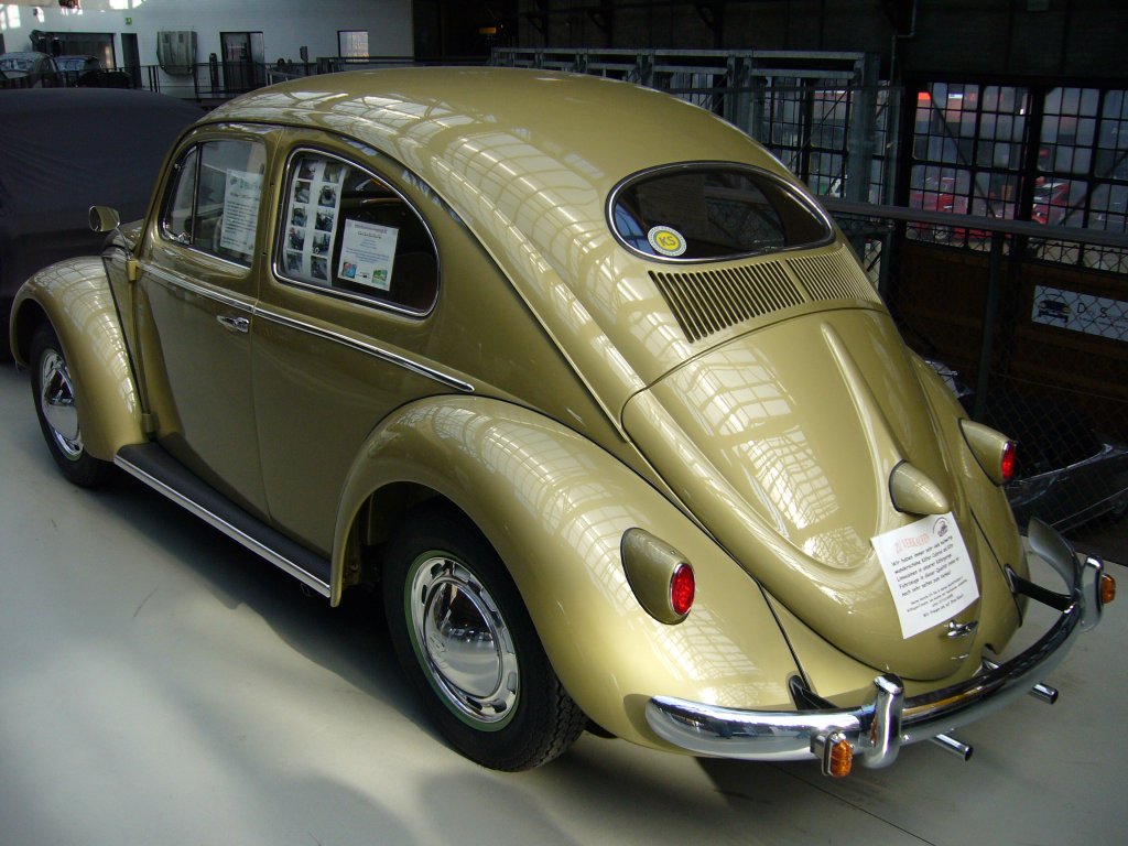 Heckansicht eines VW Typ 11 Ovali Export. 1954 - 1957. Classic Remise am 01.11.2011.