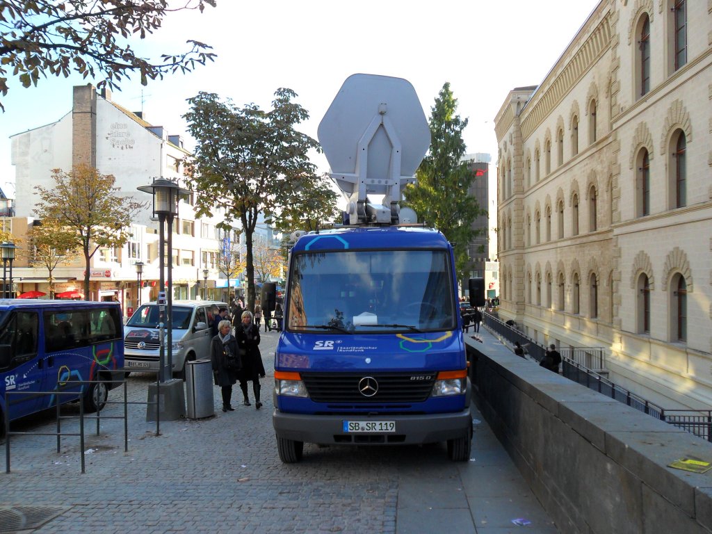 Hier ist ein Fahrzeug vom Saarlndischen Rundfunk zu sehen. Das Bild habe ich am 22.10.2010 in Saarbrcken gemacht.