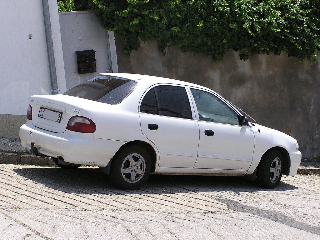 Hyundai Lantra. Aufgenommen: 10.06.2010