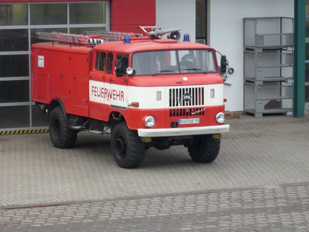 IFA-W50 Lschfahrzeug im Feuerwehrzentrum in Bergen/Rgen.