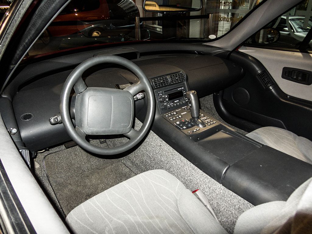 Innenraum des GM EV1. Elektroauto mit einer Reichweite von ca. 110 bis 140 km, Beschleinigung auf 100 innerhalb von 9sec. Aufnahme: 29.01.2013, Forum Opel, Rsselsheim.
