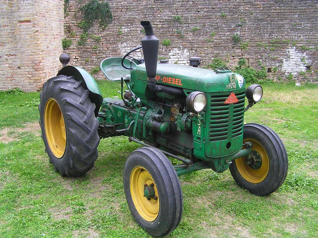 italienischer Traktor des Herstellers  LESA  - Typ: TITANO (Aufnahmedatum 19.09.2012)