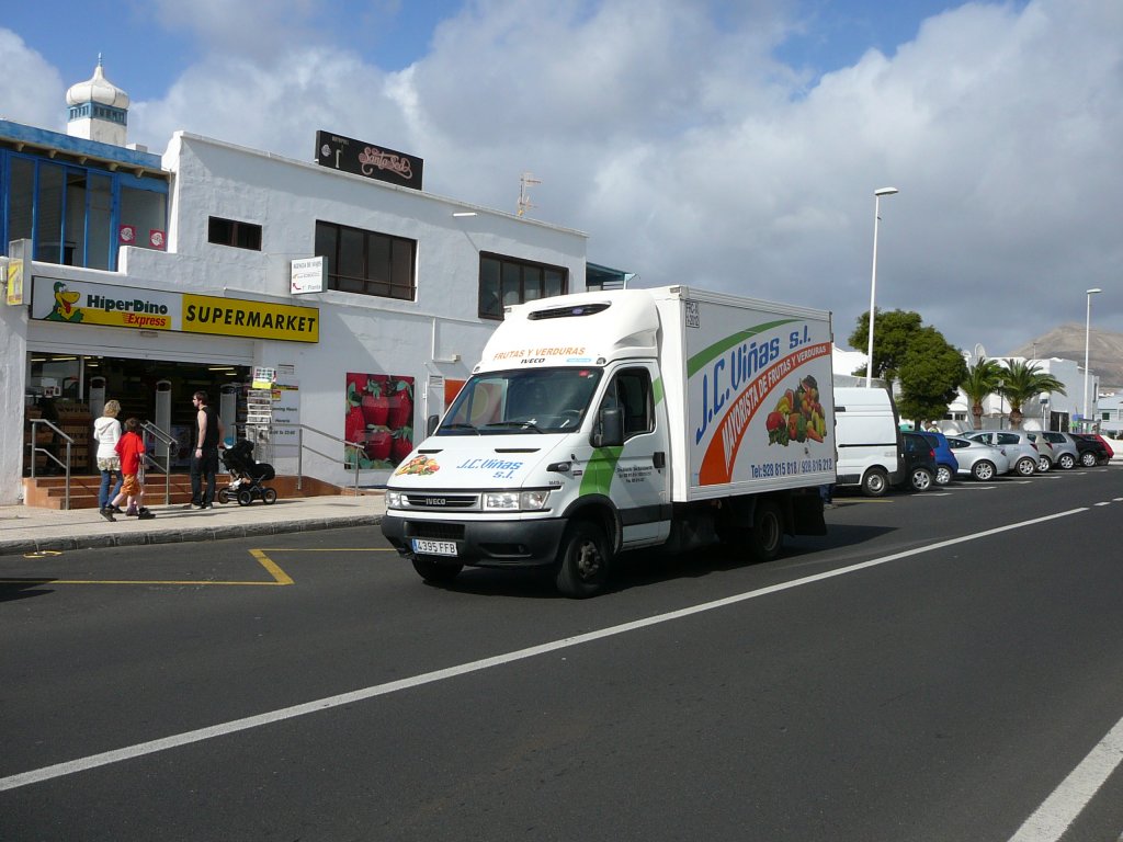 Iveco als Khlfahrzeug unterwegs in Puerto del Carmen/Lanzarote im Januar 2010