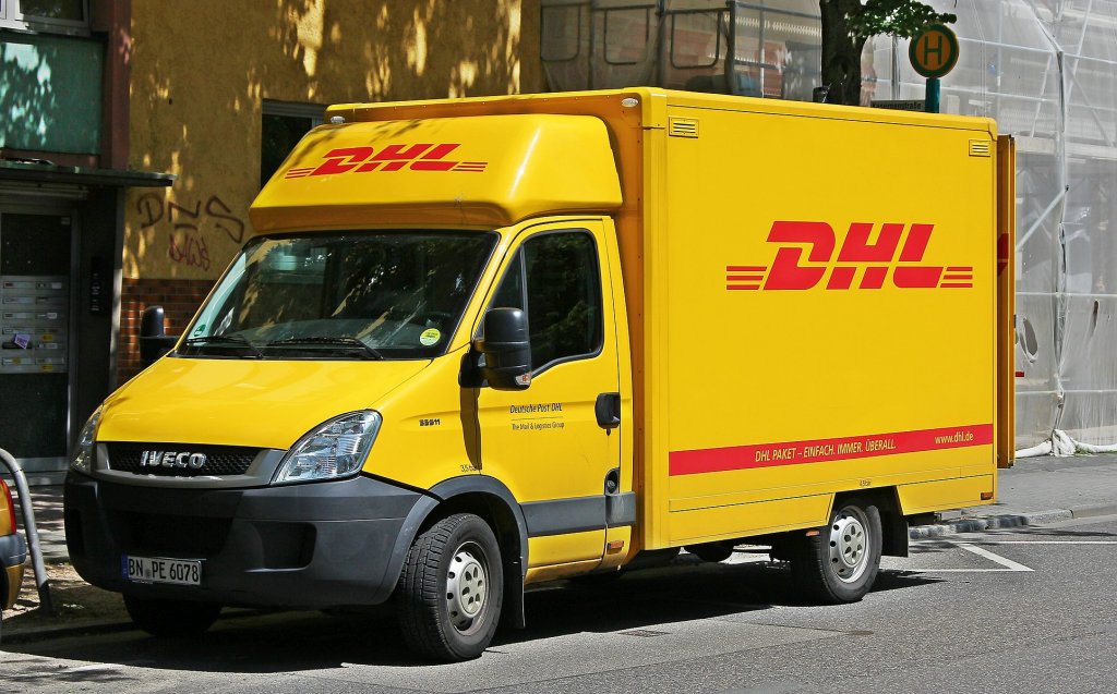 IVECO DHL-Zustellfahrzeug aufgenommen am 4.6.13 in Frankfurt Hausen.