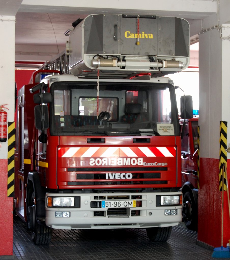 Iveco Drehleiter der Feuerwehr von Tavira in Sdportugal. (Aufnahme 26.05.2010)

