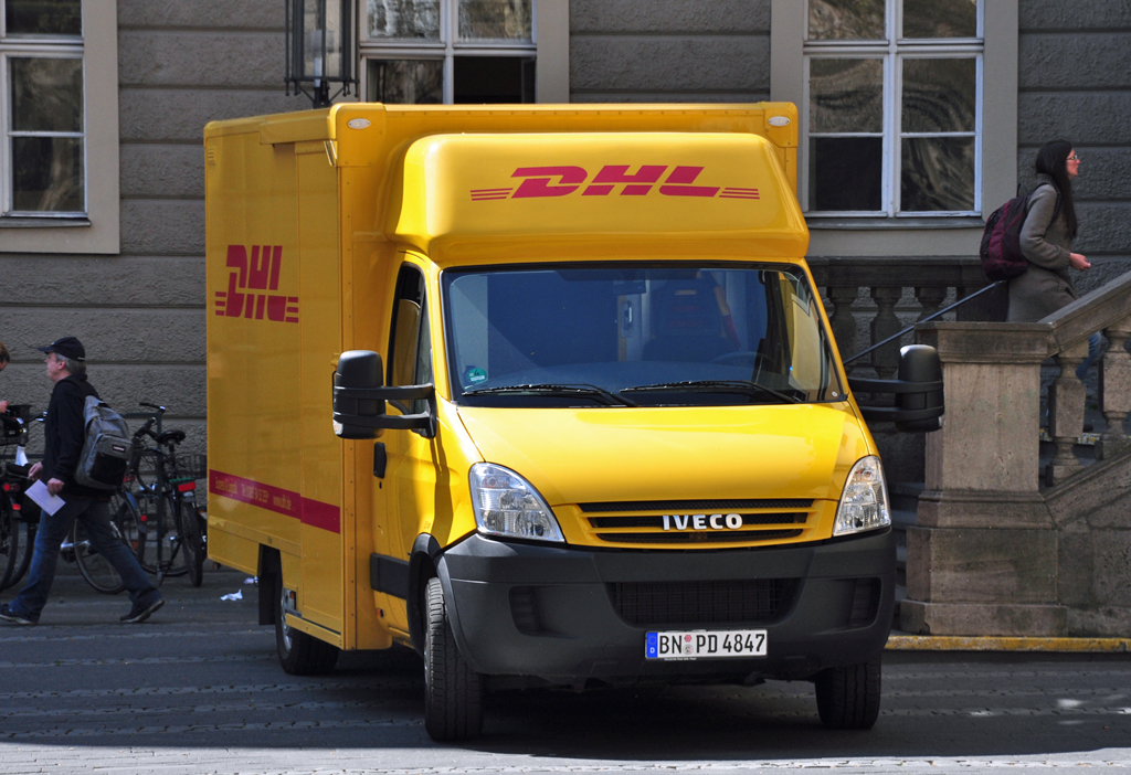 Iveco Kastenwagen der DHL in Bonn - 08.04.2011