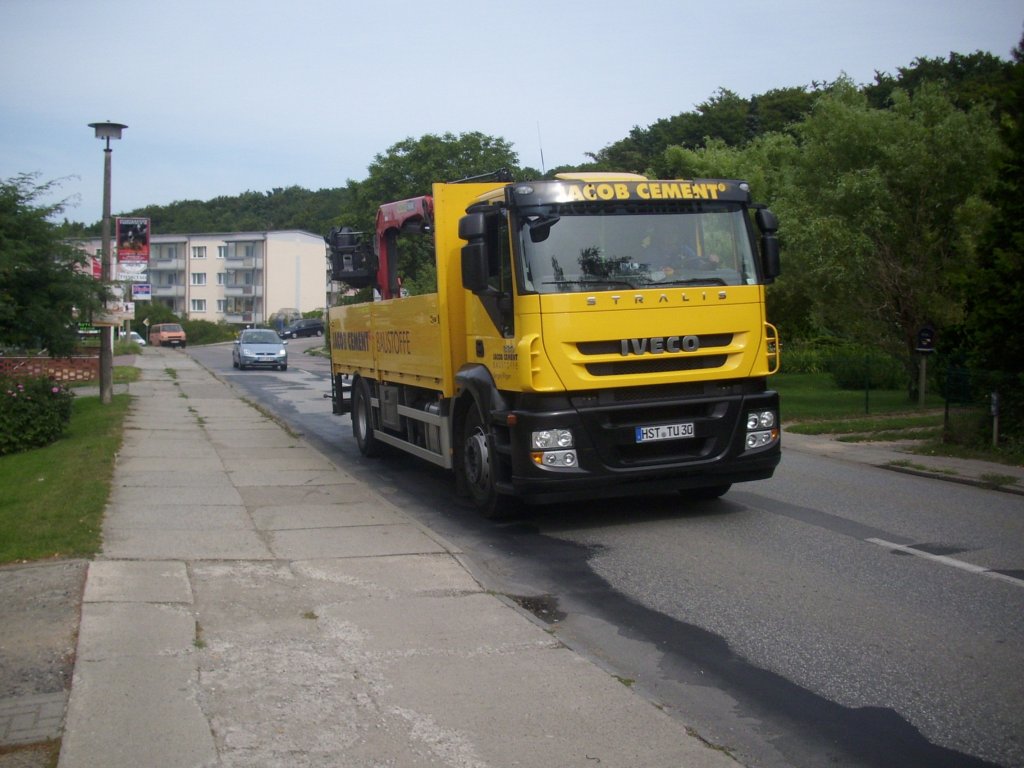 Iveco mit Pritschenaufbau in Bergen am 20.08.2012
