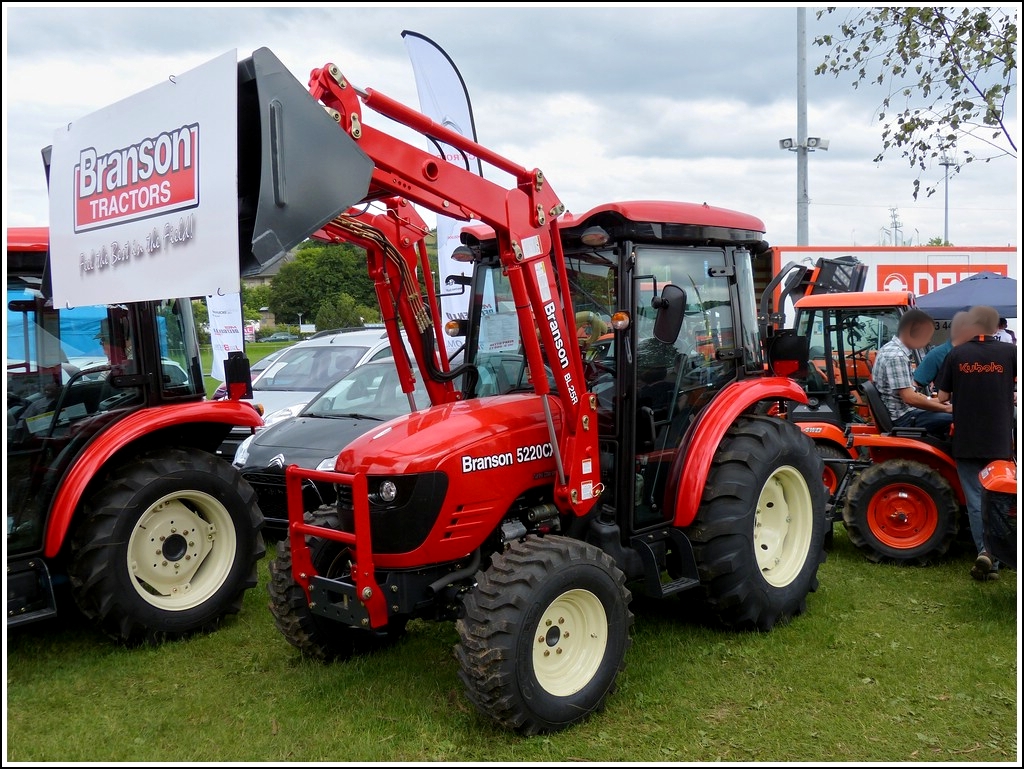 Kleiner Traktor Branson 5220 CX war am 01.07.2012 ebenfals in Ettelbrck zu sehen.