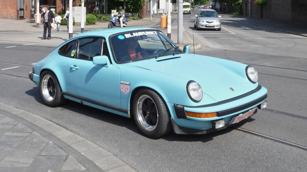 Knnte auch schon ein Oldtimer sein: der klassische Porsche 911 mit  amerikanischen  Stostangen.