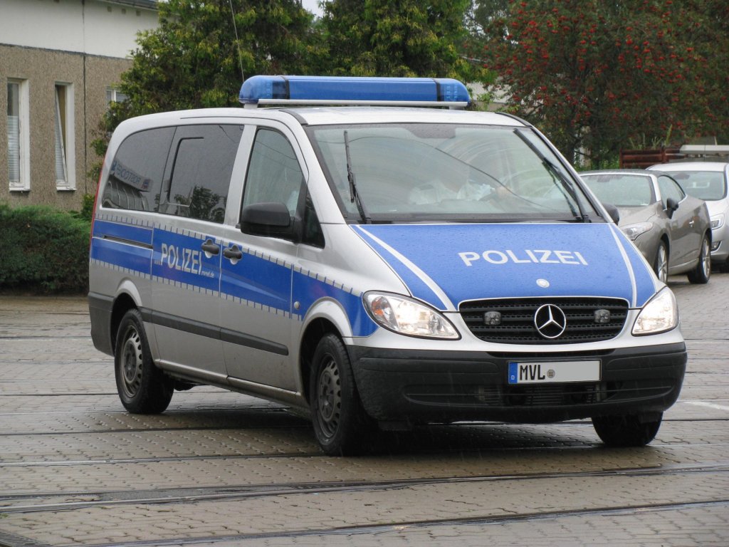 Kombi MB .... der Landespolizei Mecklenburg-Vorpom,mern´s anllich 130 Jahre Strba in Rostock [27.08.2011]