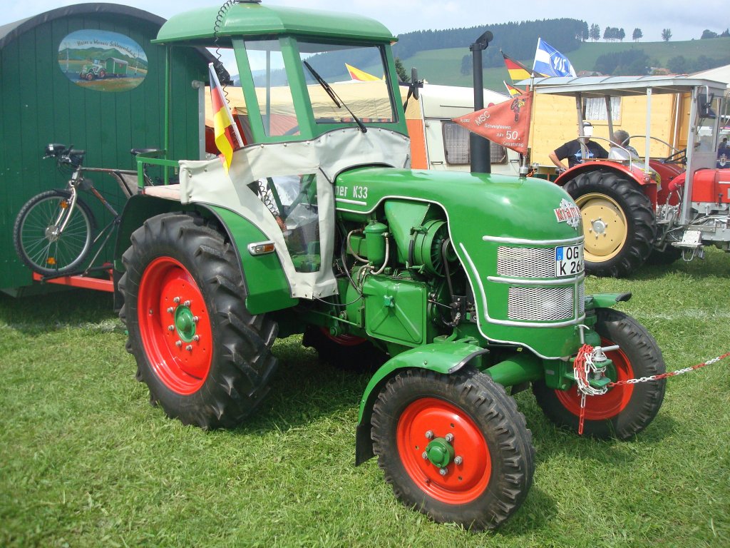 Kramer K33, dieser Ackerschlepper wurde von 1951-57 gebaut, mit 2-Zyl.Dieselmotoren von 2661ccm-2850ccm und 30-33PS, Traktorentreffen St.Peter/Schwarzwald, Aug.2010