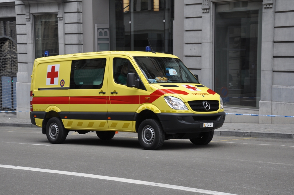 Krankentransportwagen Mercedes-Benz Sprinter 4x4 der belgischen Armee, aufgenommen am 21/07/2012 in Brussel
