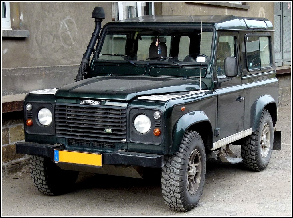 Land Rover Defender gesehen am 29.03.2012.