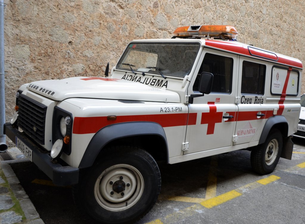 Land Rover des spanischen Roten Kreuzes vor der Einsatzzentrale in Sller. (14.03.2013)