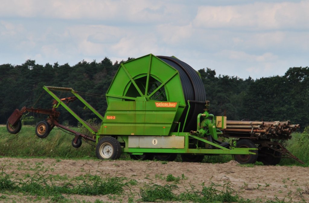 Landwirtschaftliche Maschine zur Bewssung von Feldern bei Kolshorn Region Lehrte am 24.08.10