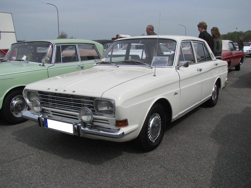 Limousine FORD Taunus 15m XL aus der Hansestadt Lbeck beim Oldtimer-Treffen in Lbeck-Blankensee, Lbeck [30.04.2012]
