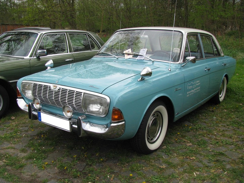 Limousine FORD Taunus 17m aus dem Landkreis Pinneberg beim Oldtimer-Treffen in Lbeck-Blankensee, Lbeck [30.04.2012]
