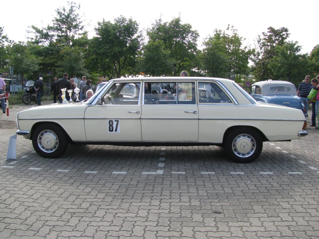 Limousine MB 240 D aus dem Landkreis Stade (STD), gesehen beim Oldtimer-Event des TV Nord, Hamburg [16.09.2012]