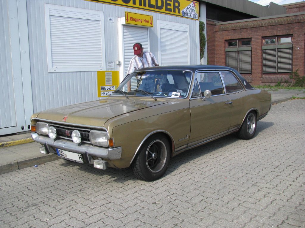 Limousine Opel  Commodore  A aus dem Landkreis Bad Segeberg (SE) gesehen beim Oldtimer-Event des TV Nord, Hamburg [16.09.2012]
