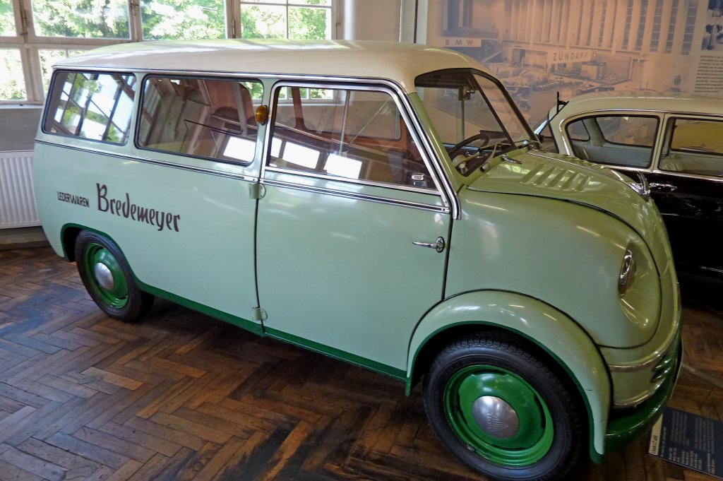 Lloyd LT600, 6-Sitzer, Kleintransporter, Pick-up und Campingwagen, der erste Mehrzweck-Van der Welt, Baujahr 1958 in Bremen, 2-Takt-Motor mit 592ccm, 19PS, Vmax.80Km/h, 20.000 Stck wurden gebaut, Automuseum Schramberg, Mai2012  
