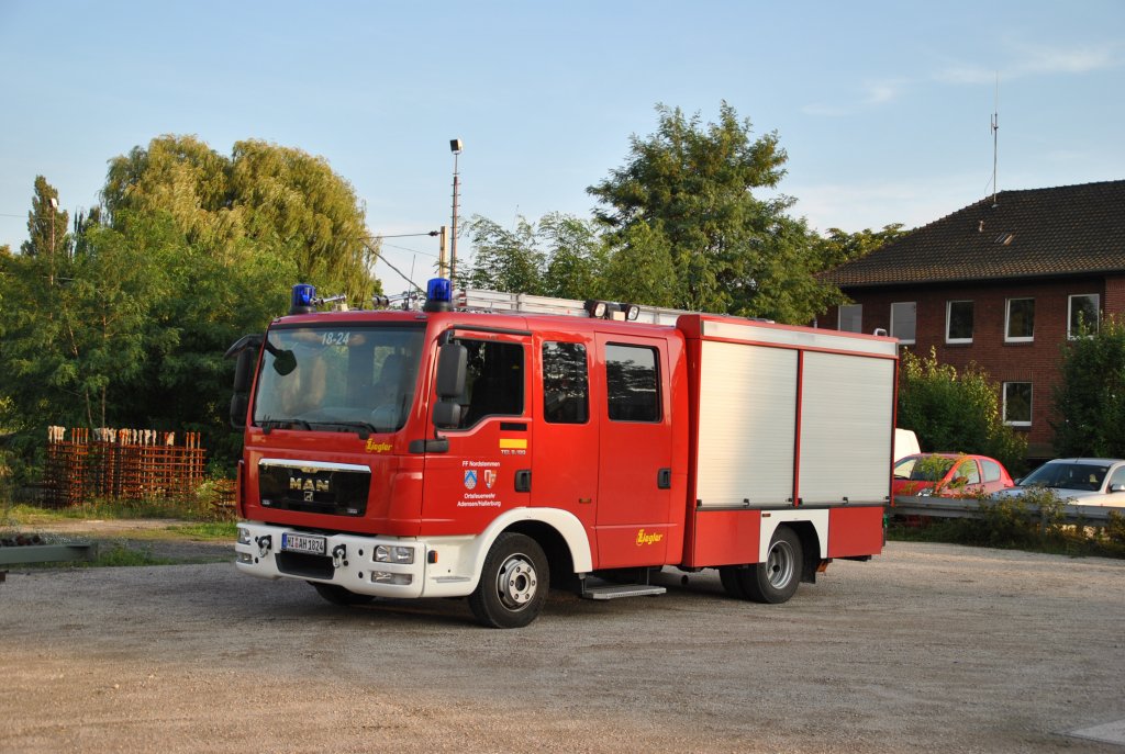 Lschgruppen Fahrzeug der Freiwilligen Feuerwehr Nordstemmen, in Lehrte, bei einer bung im Ex-BW Lehrte. Foto vom 19.08.10. Das Fahrzeug ist ein MAN. TGL 8.180.